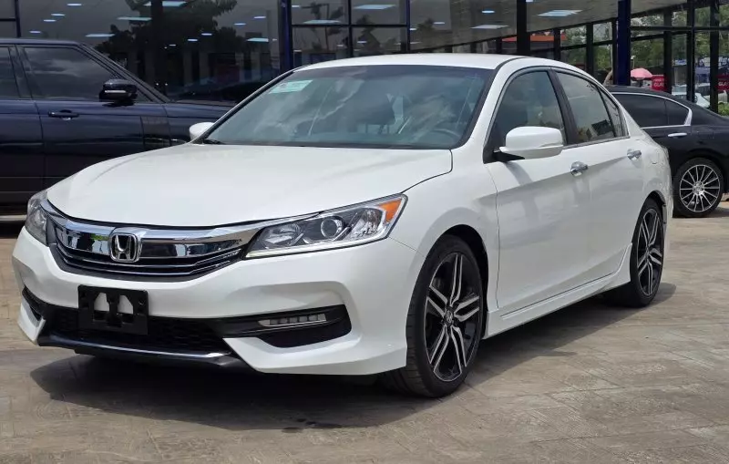 Honda Accord   - 2017