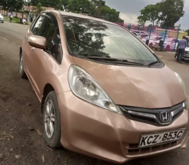 Honda Fit   - 2011