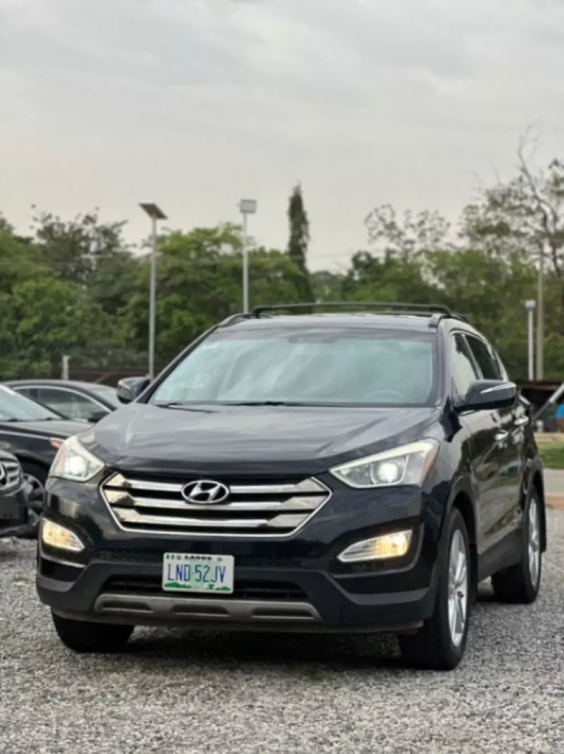 Hyundai Santa Fe   - 2013