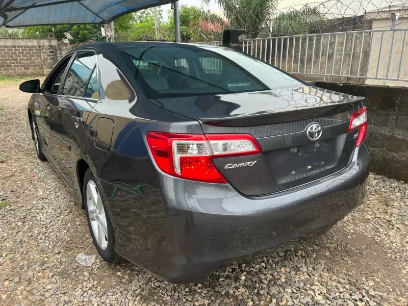 Toyota Camry   - 2013