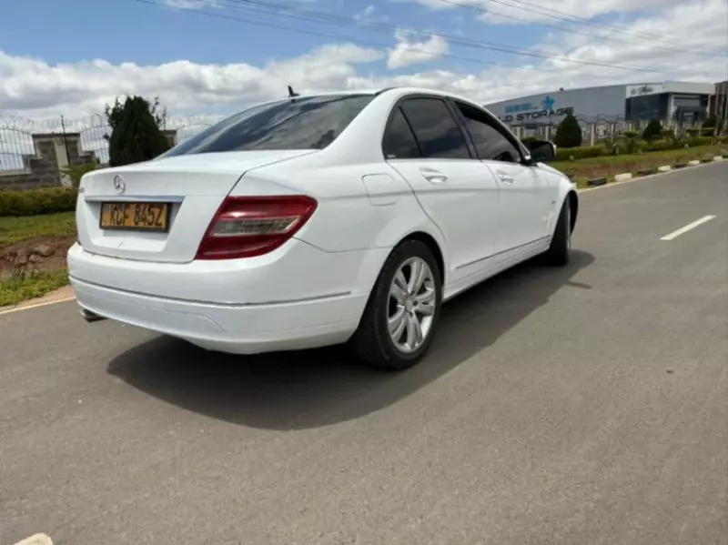 Mercedes-Benz C200   - 2009