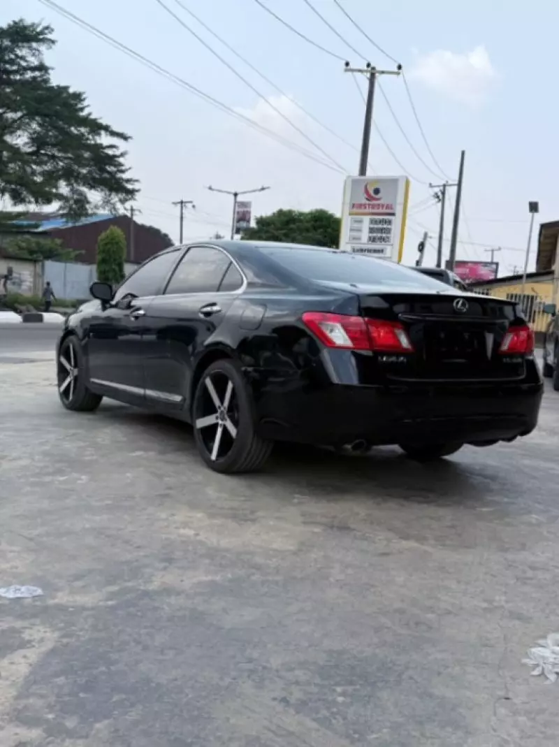 Lexus ES