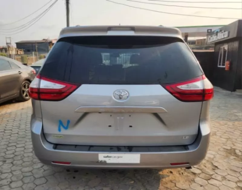 Toyota Sienna   - 2018