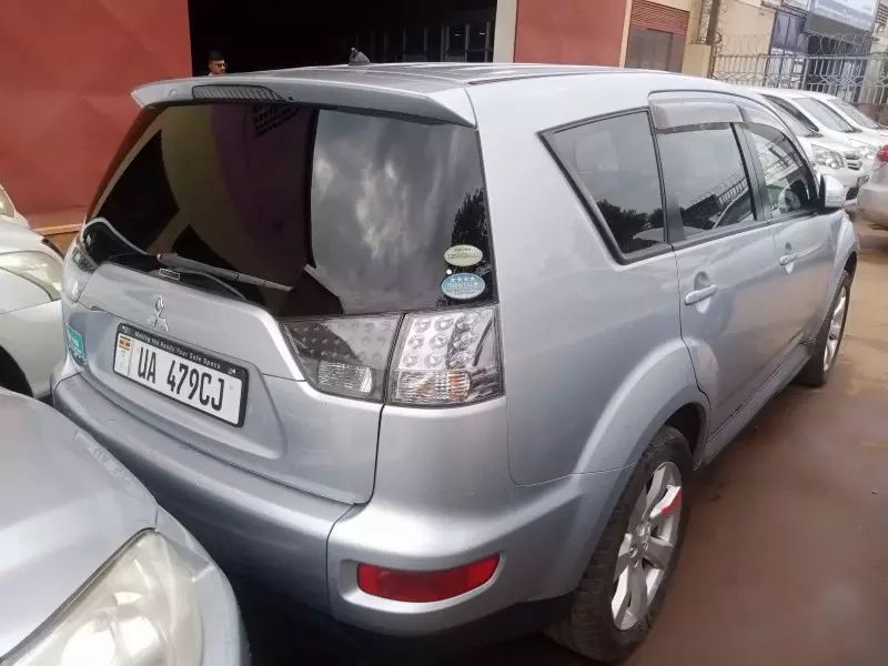 Mitsubishi OUTLANDER   - 2010