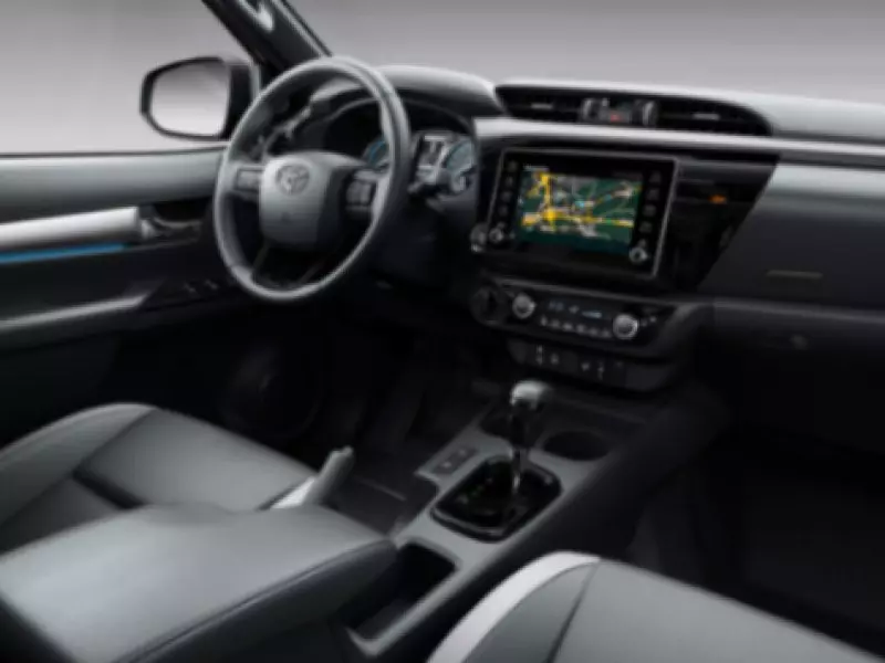 Toyota Hilux    - 2025