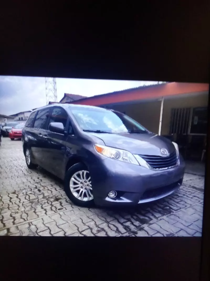 Toyota Sienna   - 2014
