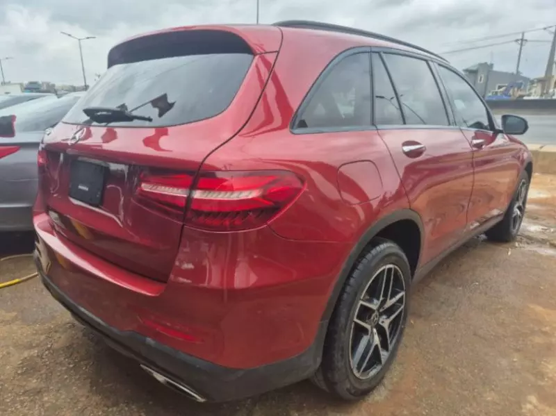 Mercedes-Benz GLC 300   - 2017