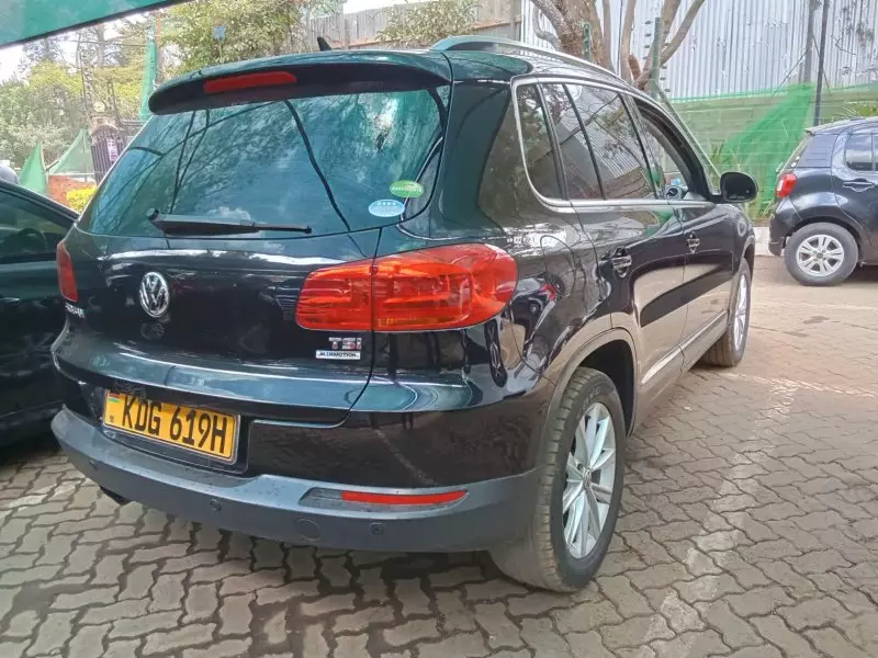 Volkswagen Tiguan   - 2014