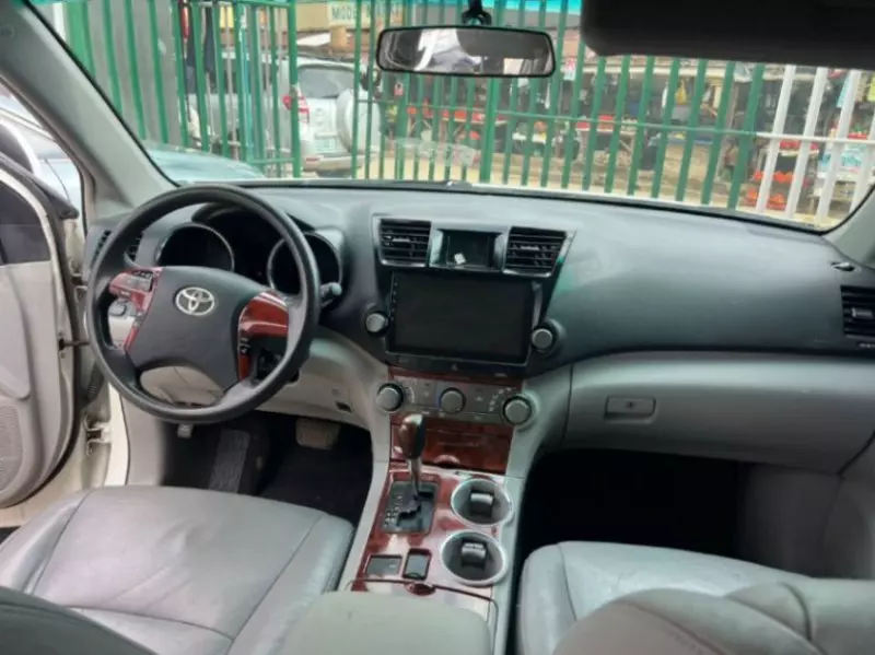 Toyota Highlander   - 2012