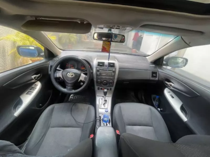 Toyota corolla   - 2010