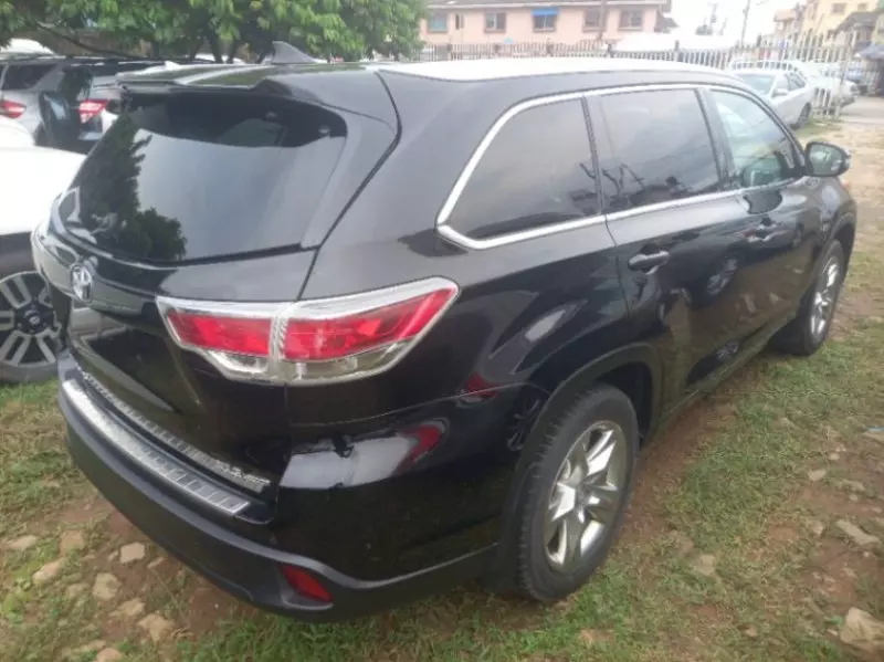 Toyota Highlander   - 2015