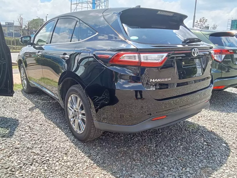 Toyota Harrier   - 2017
