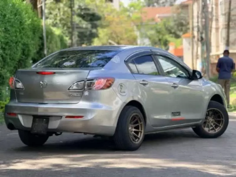 Mazda Axela    - 2010