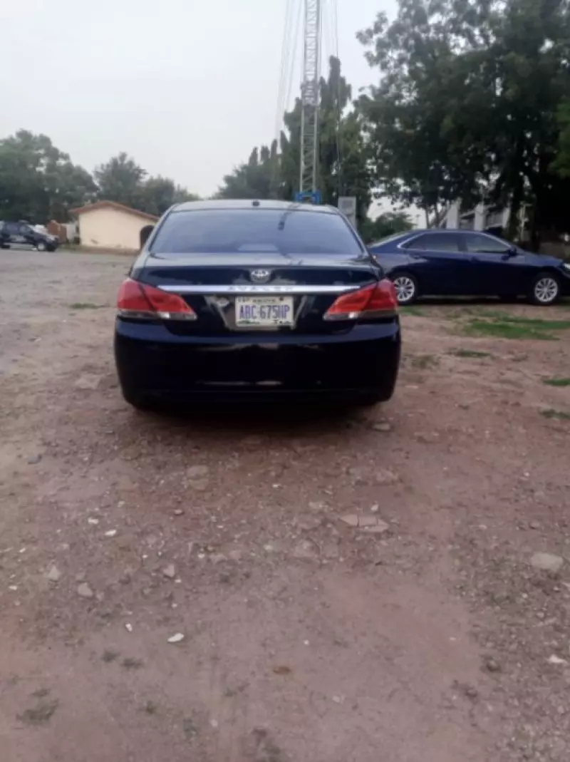 Toyota Avalon   - 2012
