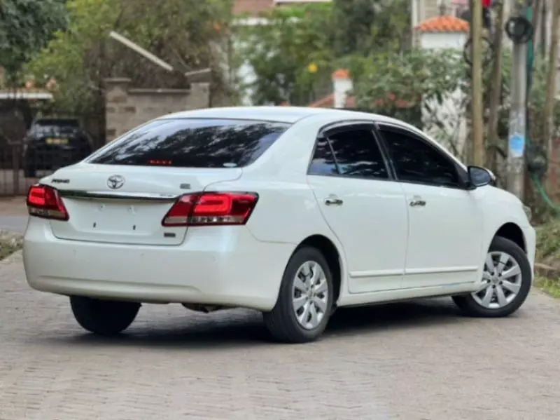 Toyota Premio    - 2018