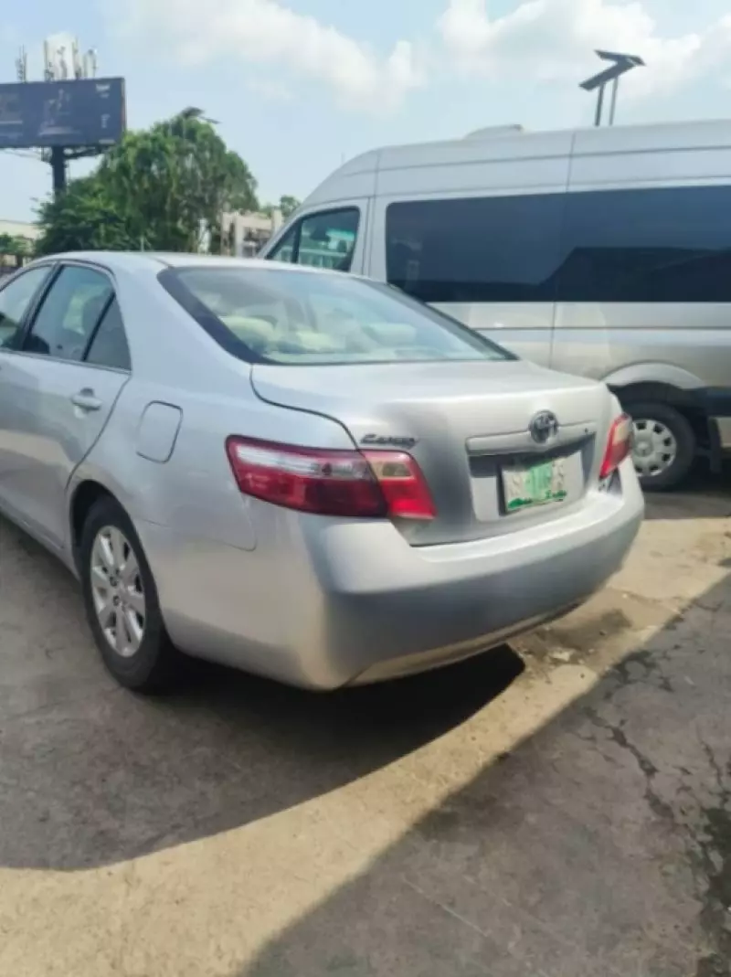 Toyota Camry   - 2009