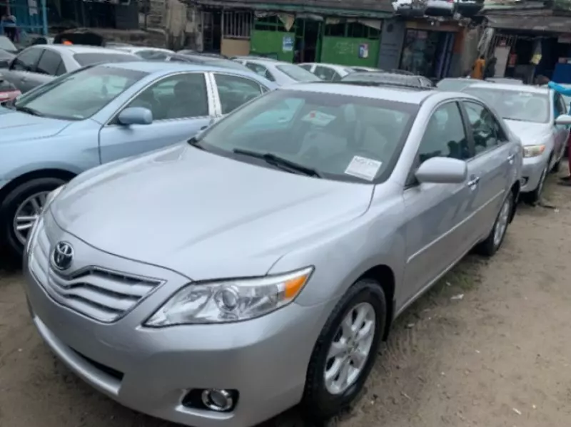 Toyota Camry   - 2009