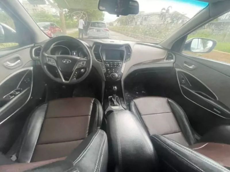Hyundai Santa Fe   - 2017