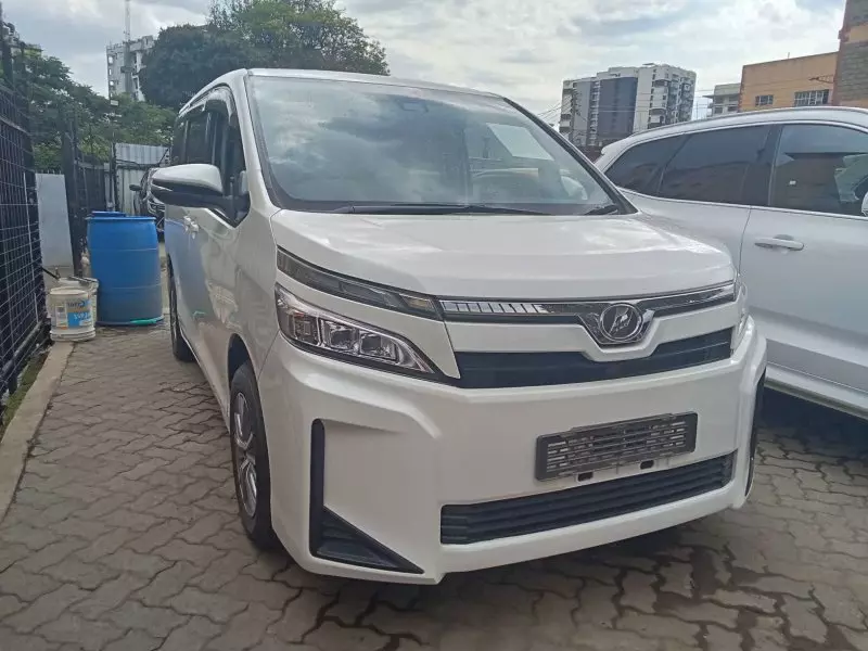 Toyota Voxy    - 2018