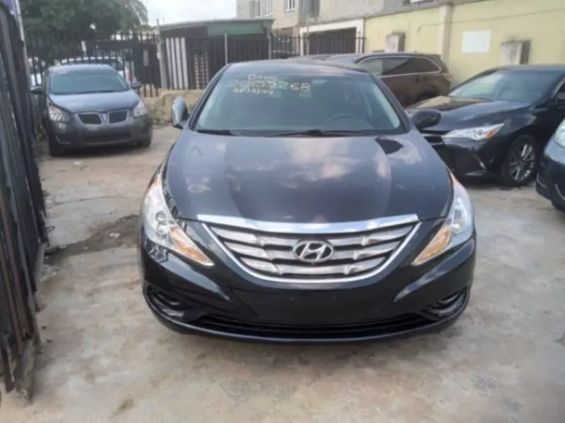 Hyundai Sonata   - 2012