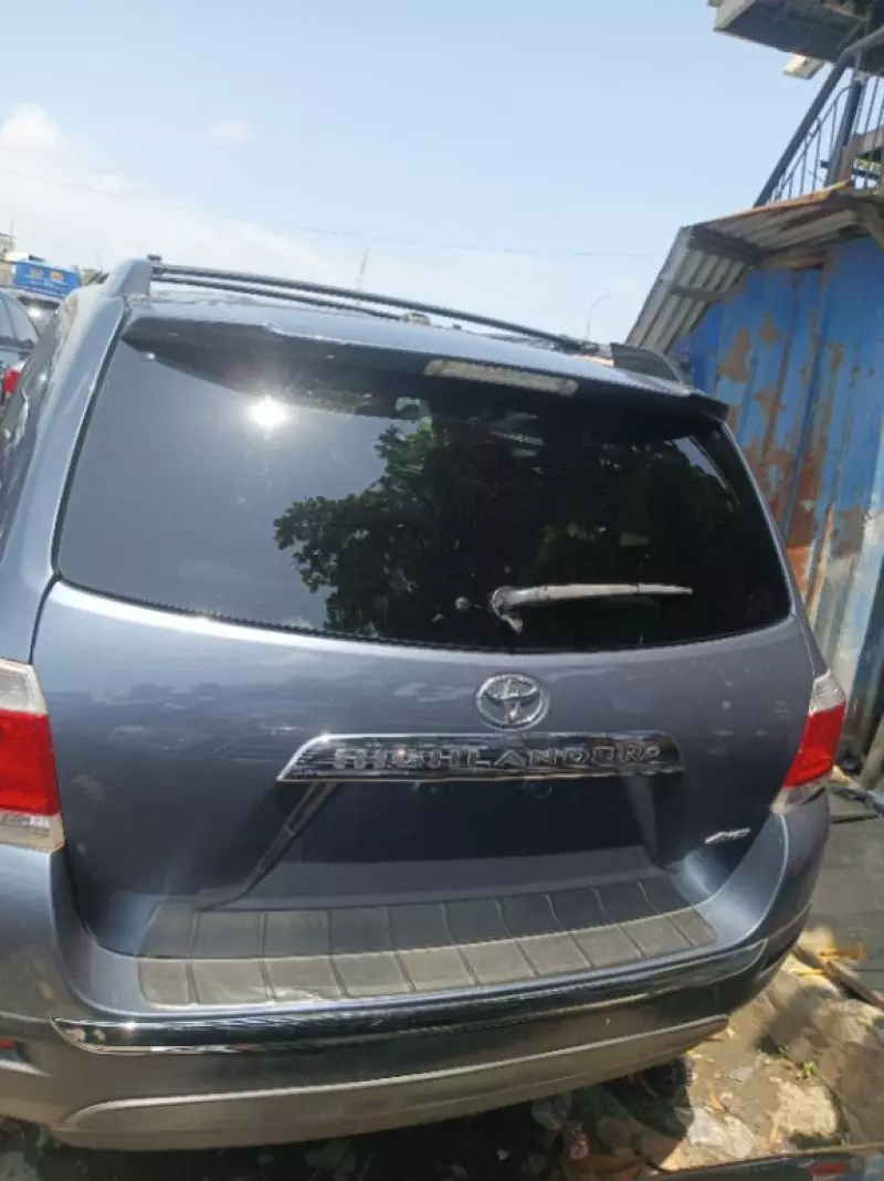 Toyota Highlander   - 2012
