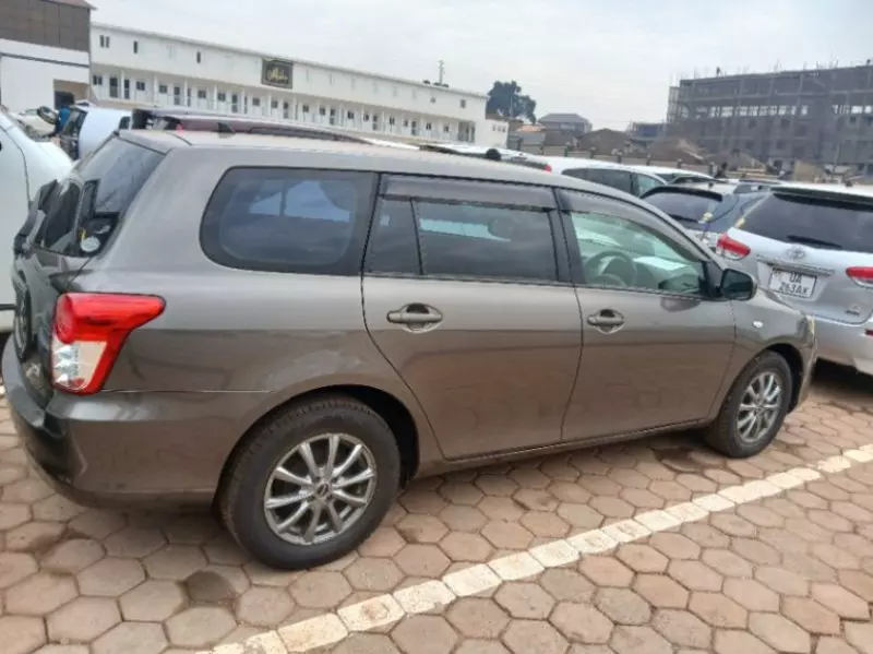 Toyota Fielder    - 2012