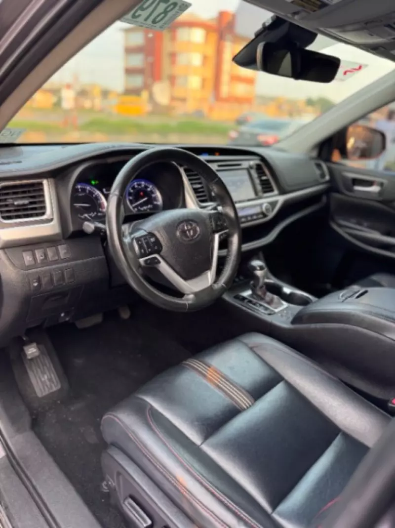 Toyota Highlander   - 2019