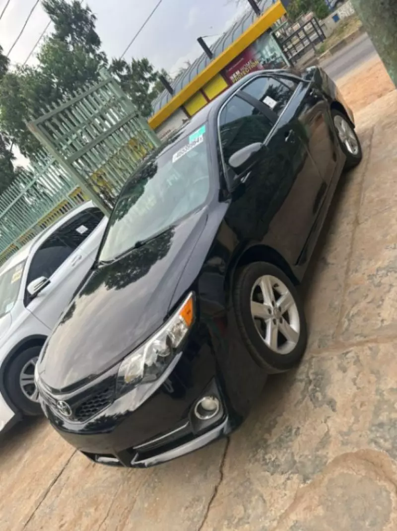 Toyota Camry   - 2012