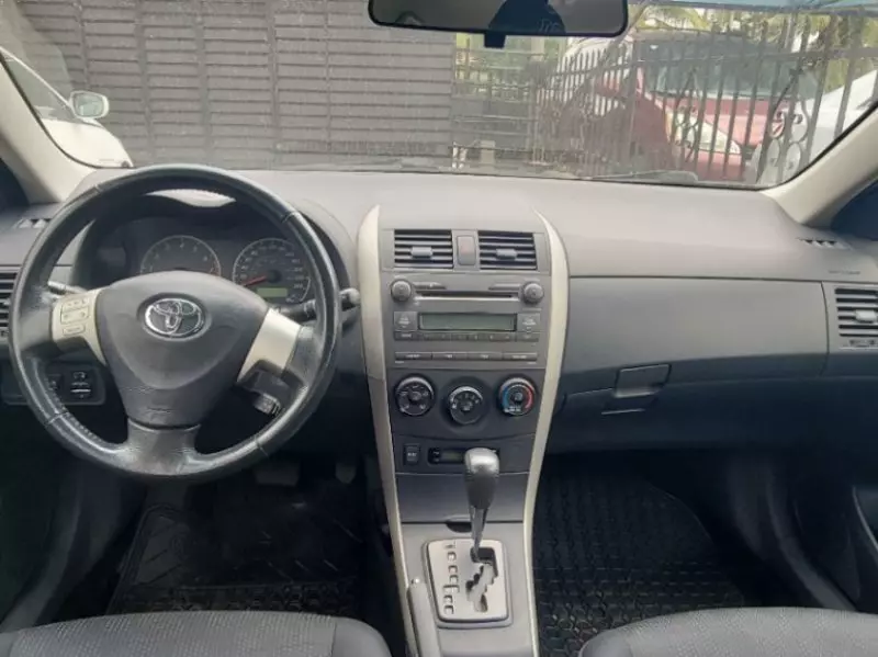 Toyota Corolla   - 2010