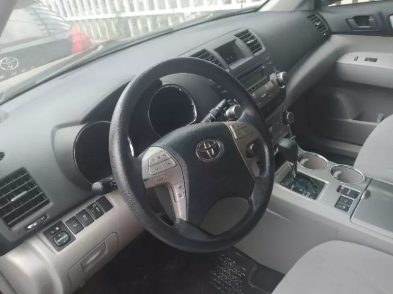 Toyota Highlander   - 2011