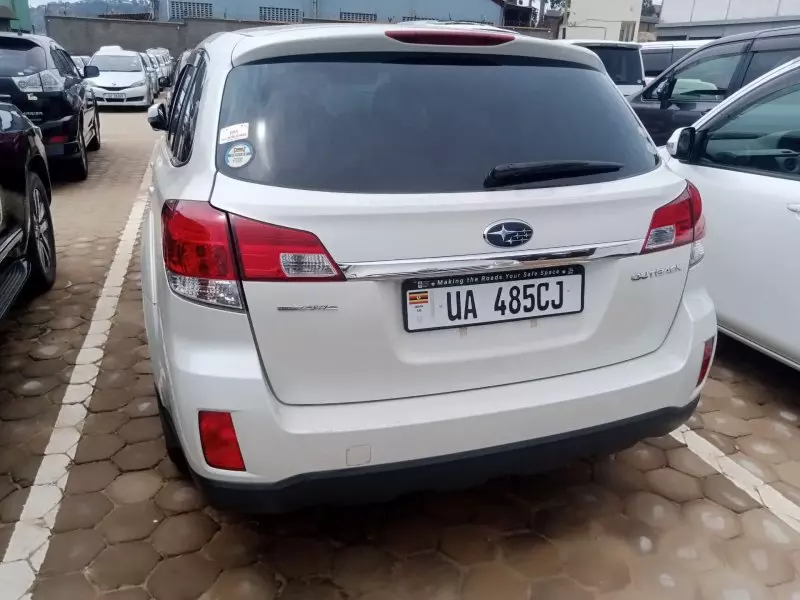 Subaru Outback   - 2010