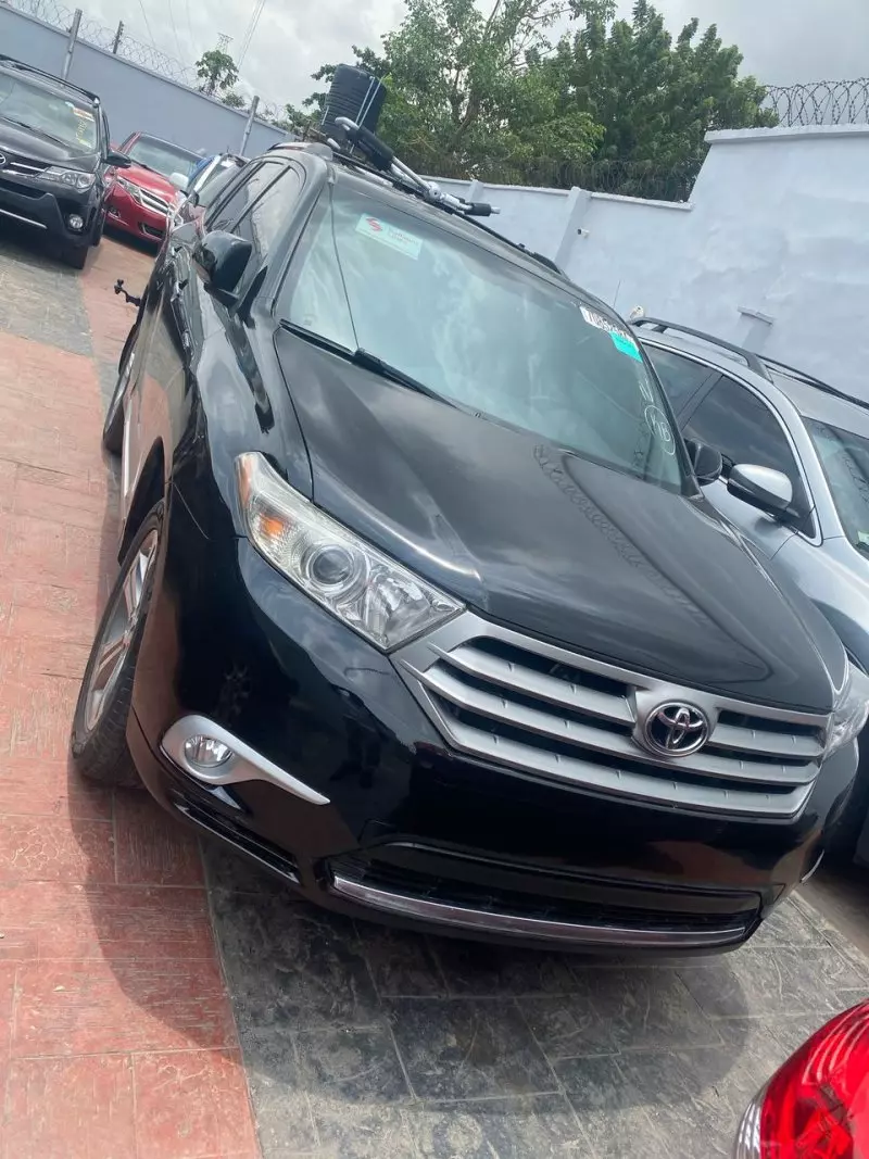 Toyota Highlander   - 2011
