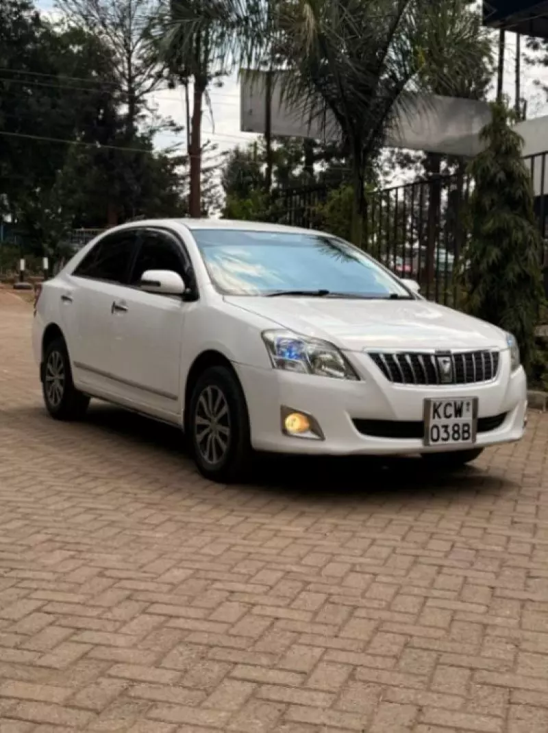 Toyota Premio    - 2012