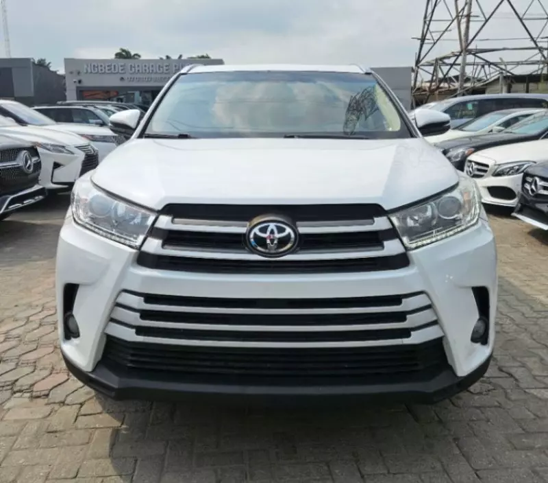 Toyota Highlander   - 2016