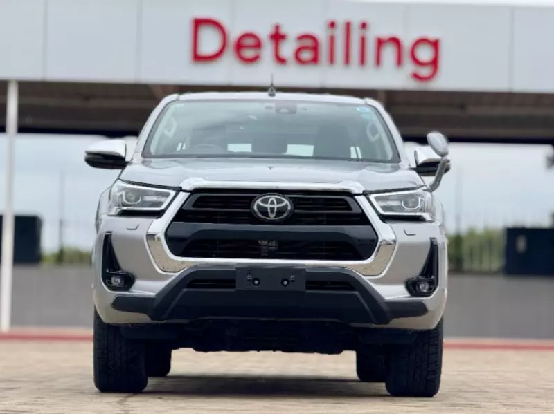 Toyota Hilux   - 2020