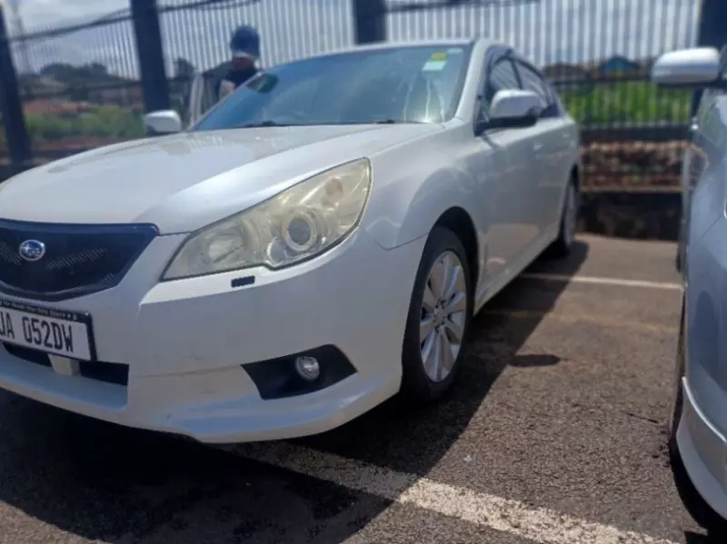 Subaru Legacy   - 2011