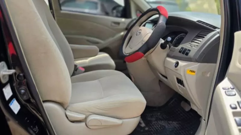 Toyota Isis    - 2014