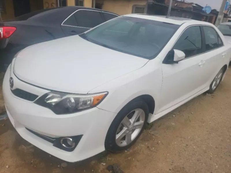 Toyota camry   - 2012