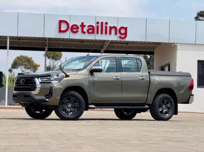 Toyota Hilux    - 2021