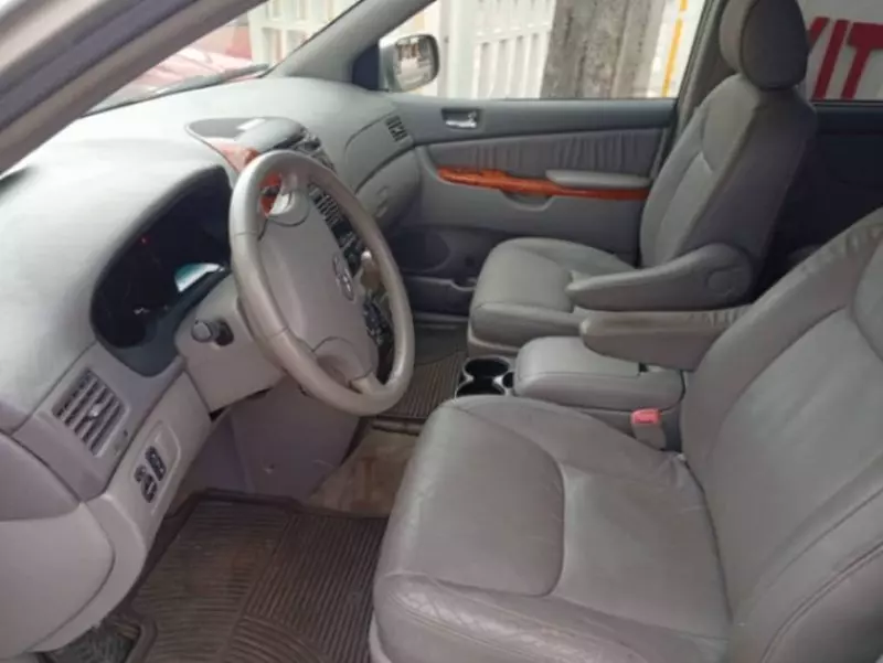 Toyota Sienna   - 2006