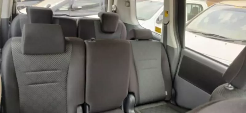 Toyota Noah   - 2009