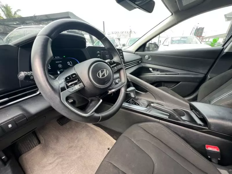 Hyundai Elantra   - 2024