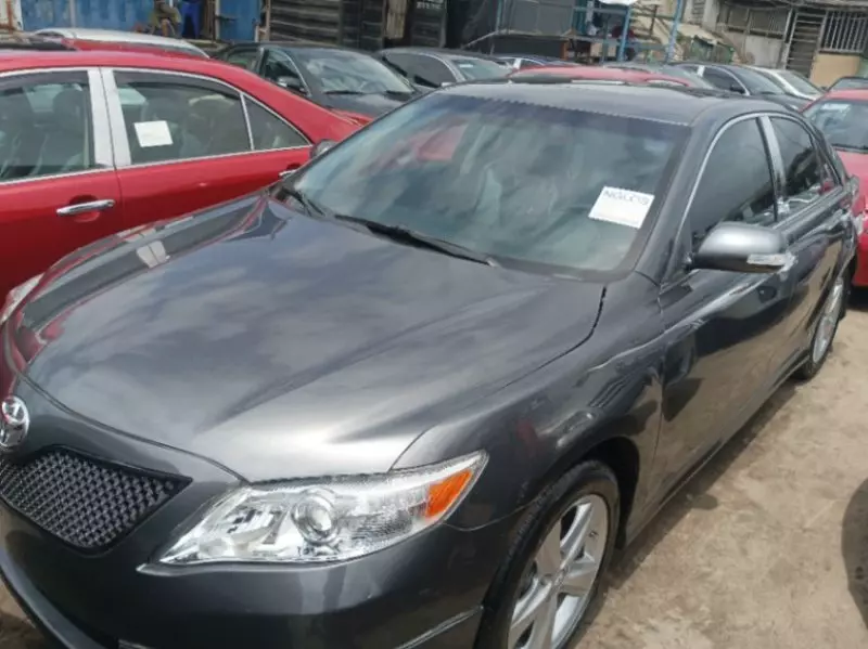 Toyota camry   - 2010