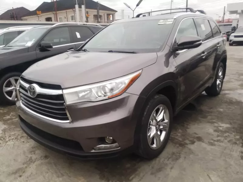 Toyota Highlander   - 2016