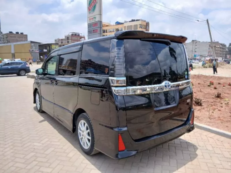 Toyota Voxy    - 2019