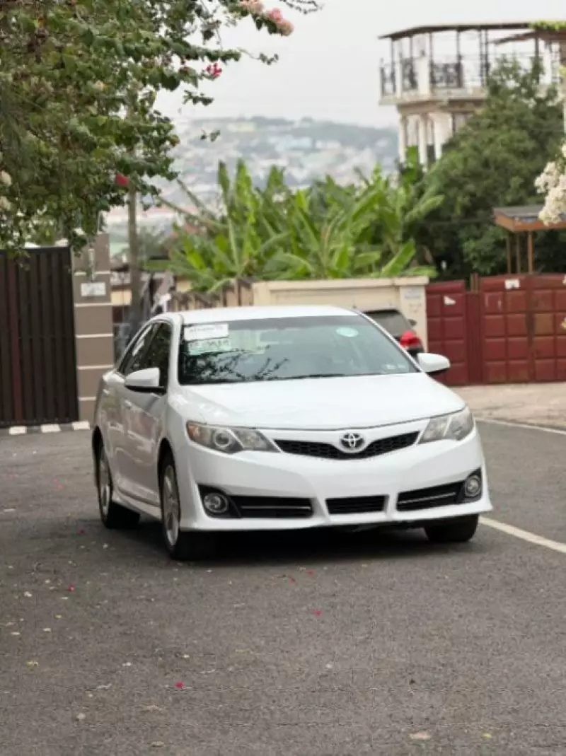 Toyota Camry   - 2014