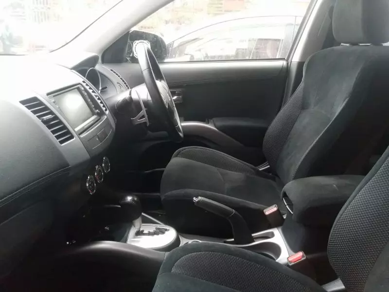 Mitsubishi OUTLANDER   - 2010