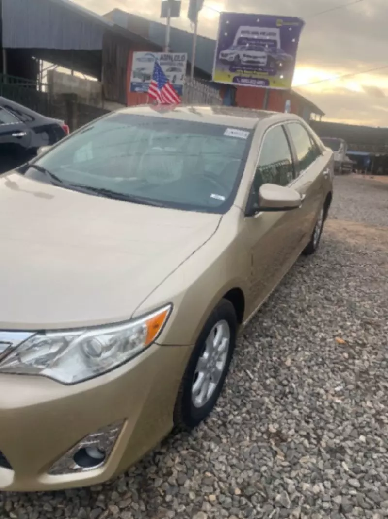Toyota Camry - 2012