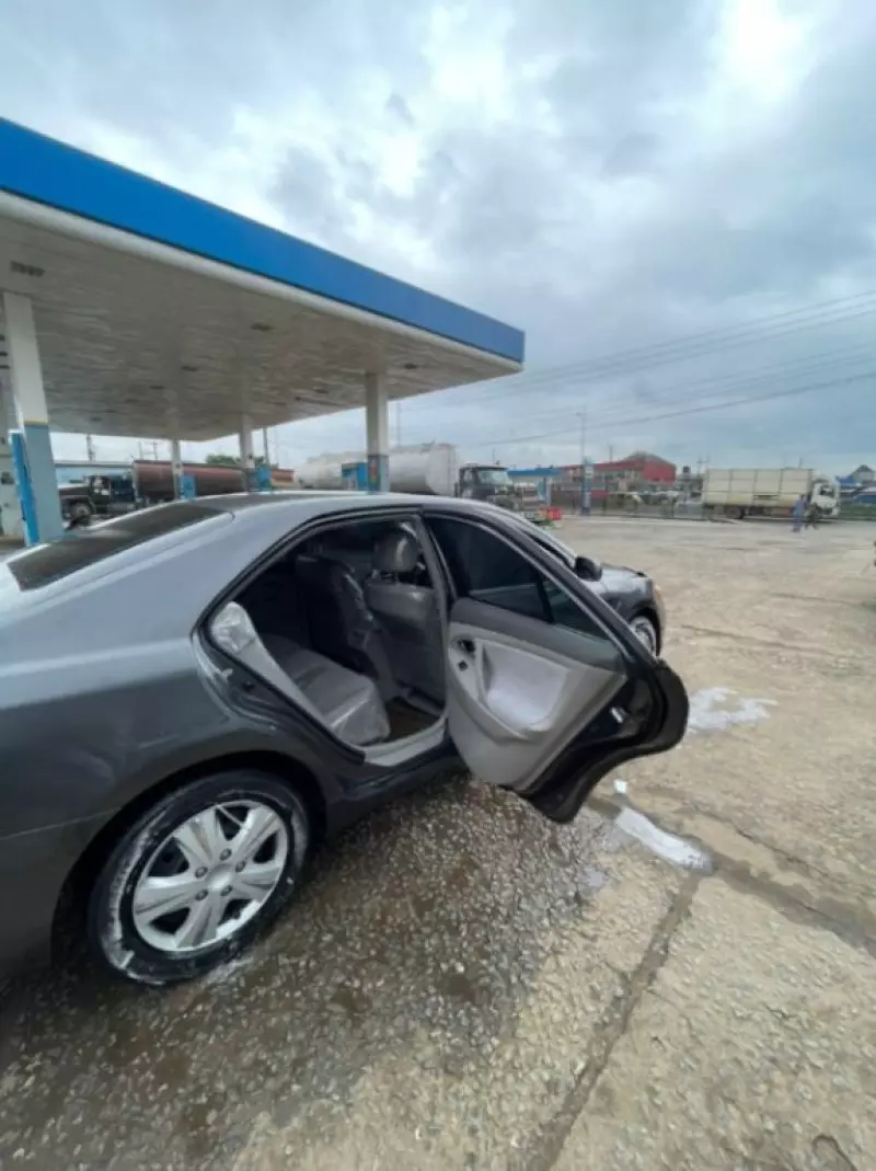 Toyota Camry   - 2009