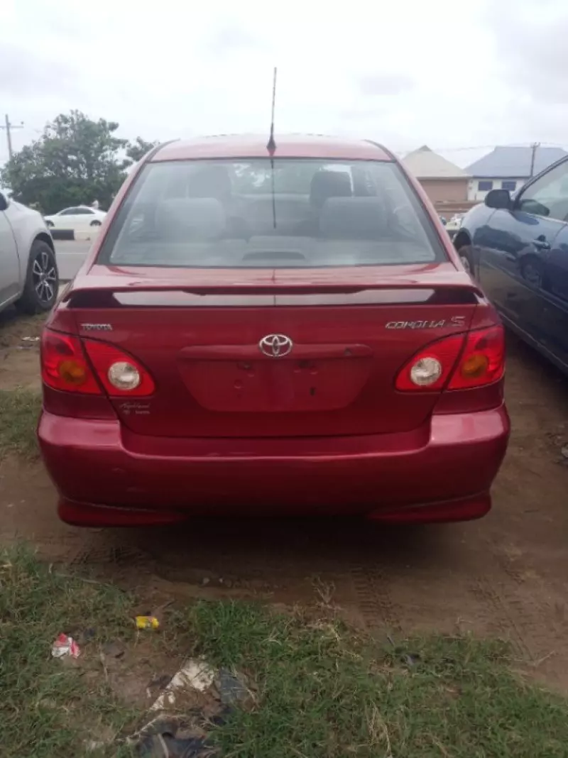 Toyota corolla   - 2005